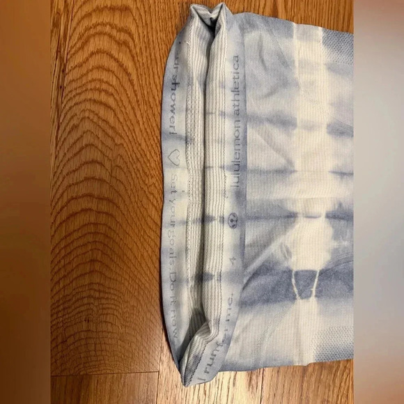 Lululemon Tie Dye Swiftly Tank Top blue and white size 4 - Picture 7 of 9